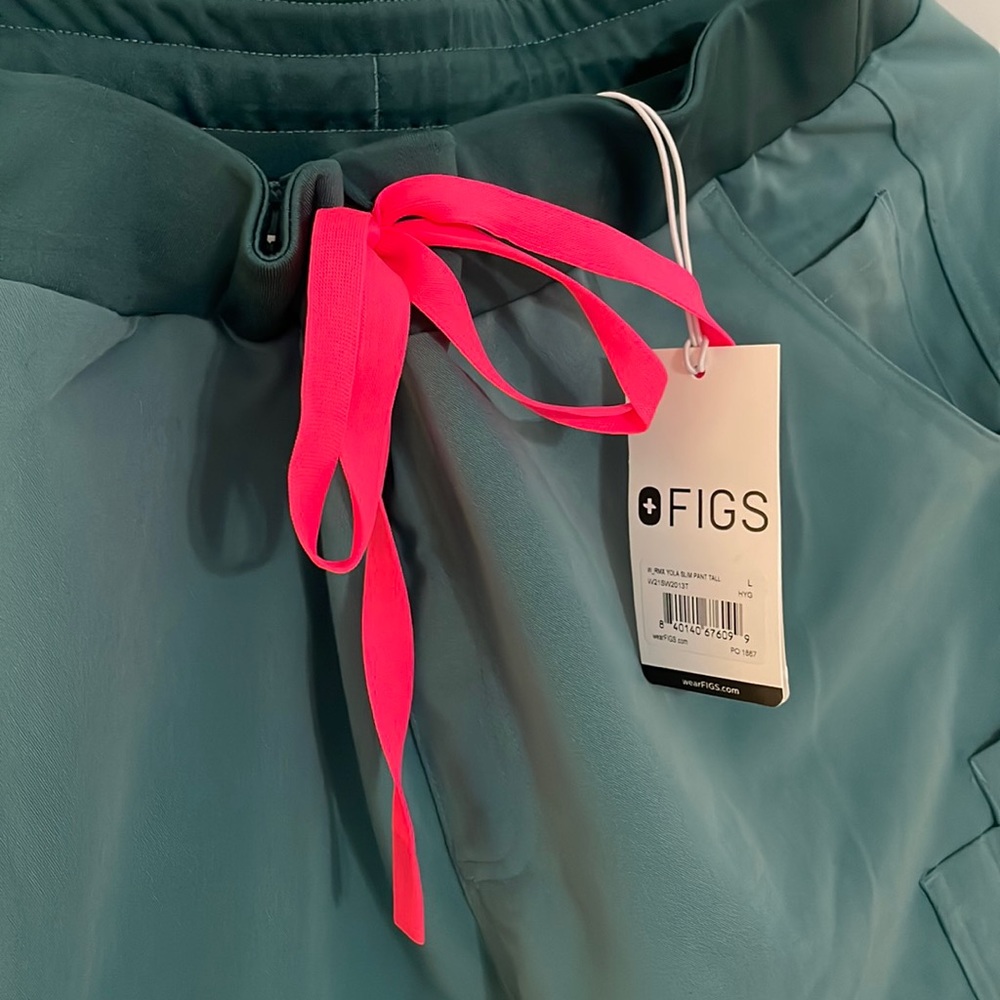 Women’s Figs Yola Slim Scrub Pant Large TALL in Hydrogreen